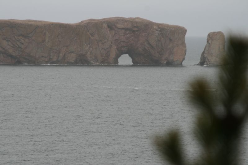 Perc, Knstler- und Touristdtchen. Eindrucksvoll der Perc Rock, der bei Ebbe zu Fuss erreichbar ist