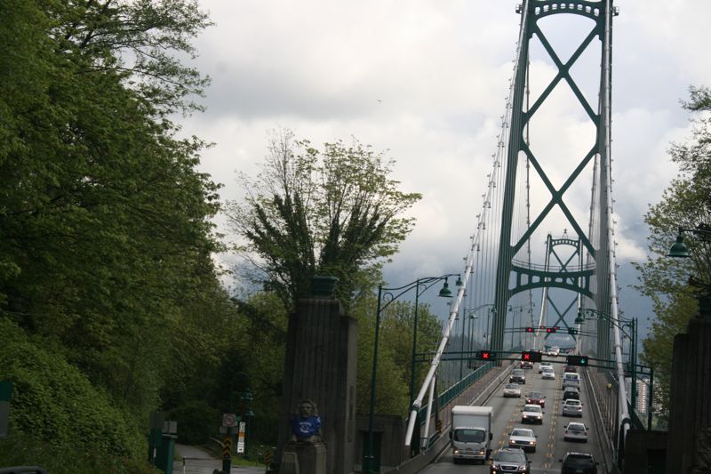 ber die Brcke geht es zum 97 North, dem Highway nach Whistler, einem winding dream entlang des Howe Sound