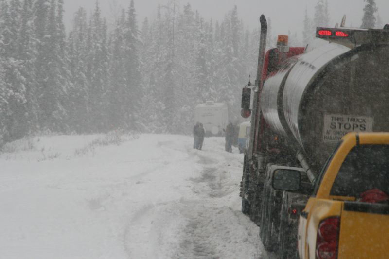 Und vor dem Pass gibt es einen mehrstndigen Aufenthalt, bis the snowplough uns freigerumt hat. Fr mich im PM mit Kche und Schlafgemach eher eine angenehme Fahrtunterbrechung