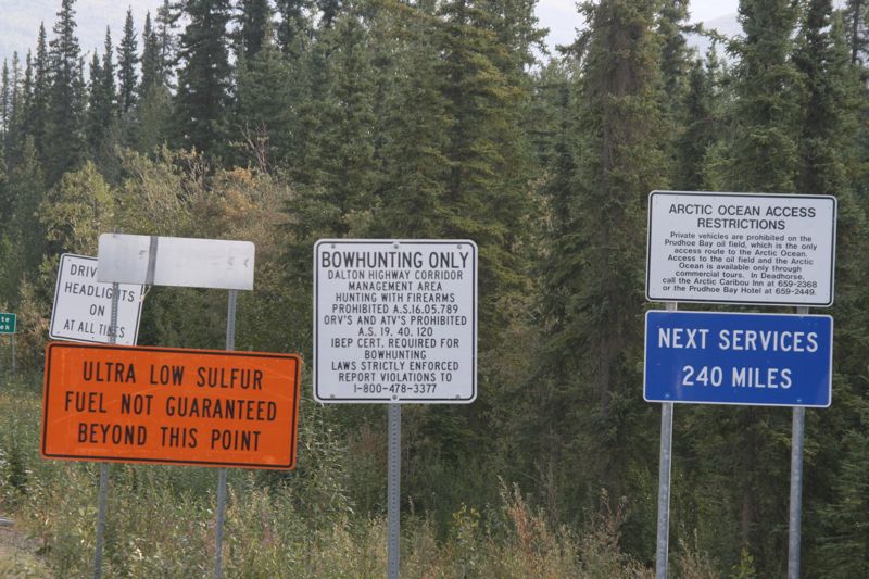 mile 175: Hinweise auf bowhunting, service, restrictions in Prudhoe Bay