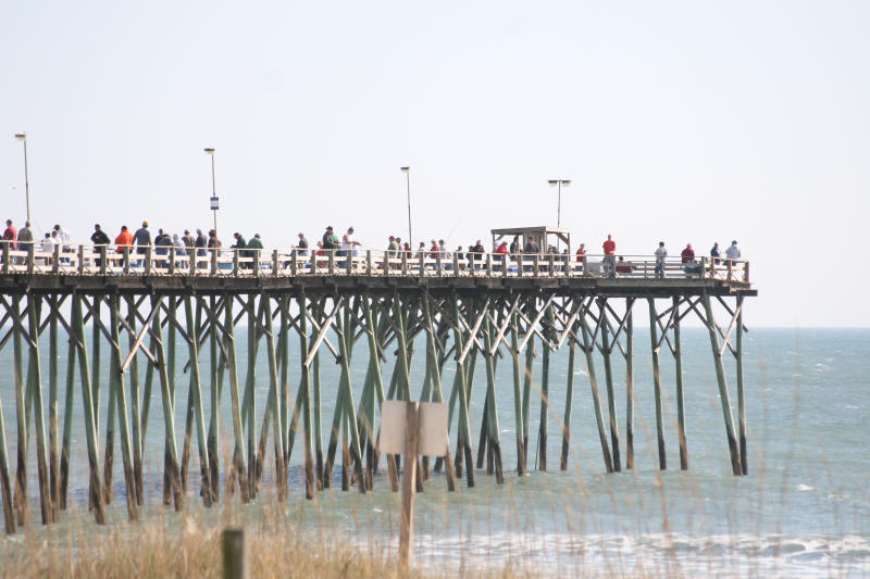 NC, Carolina Beach, frequentierte Anglerpier