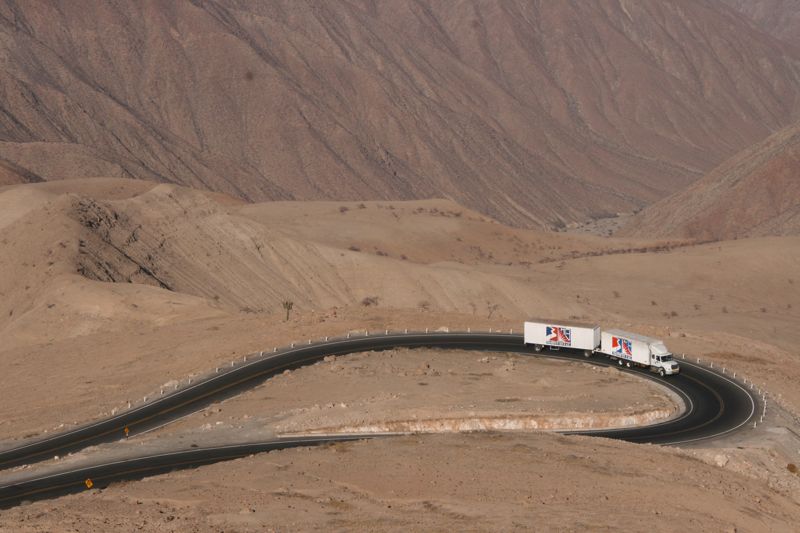 Abfahrt von der Hochebene 4.300 m nach Nazca auf 620 m Hhe liegend