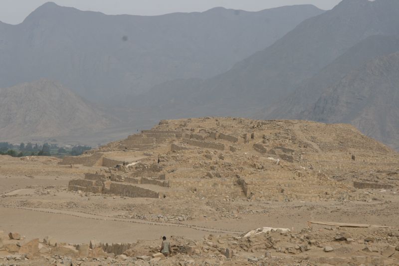 Wieder fahrbereit erkunden wir den Norden Perus: hier ua die Ausgrabungssttte bei Coral, 	siedlungsgleich mit den Altkulturen China, Indien und gypten