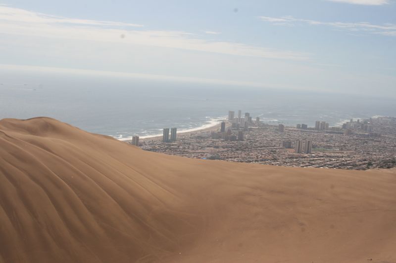 Iquique. Die berraschung hinter einer riesigen Dne
