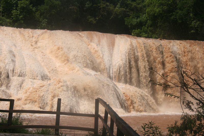 Cascades del aqua azul; heute ein wenig brunlich ...