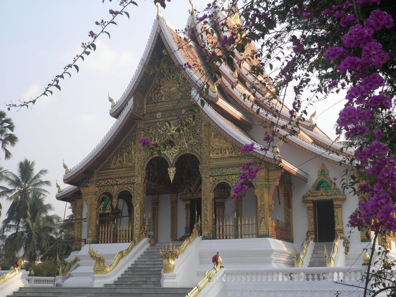 Letzter Tag in Luang Prabang: krnender Abschluss mit Besichtigung des Knispalastes. Hier der Ho Pha Bang, der die restaurierte Buddhastatue aufnehmen wird.