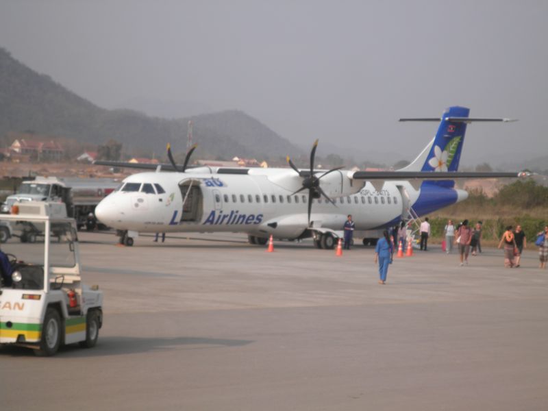 Abmarsch! Per Turboprop nach Hanoi, dann 13 Stunden nach Frankfurt. Hat sich gelohnt! Einzelheiten im Reisebericht unter Was ist los unterwegs? - Erlebtes, Geschichtchen in meiner web-site.  Euer POTR