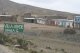 Hinter Cochabamba geht es wieder sehr steil hoch ins Altiplano. Die Trucker strken sich vorher an konzentrierten Versorgungszentren, um solche Kargheiten klaglos zu berstehen.