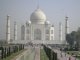 AGRA, mit dem unglaublich schnen TAJ MAHAL. Hier der erste Blick aus dem dunklen Innerten des Eingangstors auf das leuchtend weisse, scheinbar schwebende Taj Mahal